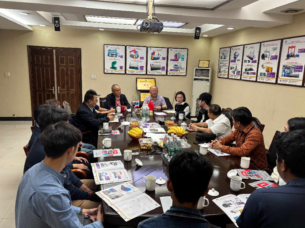 热烈欢迎泰国客户莅临江苏特威机床考察